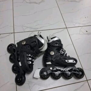 Kids skates shoes each Kshs. 7000