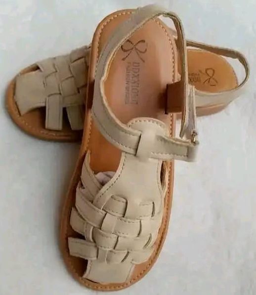 Girls sandals 25-33 Kshs. 950