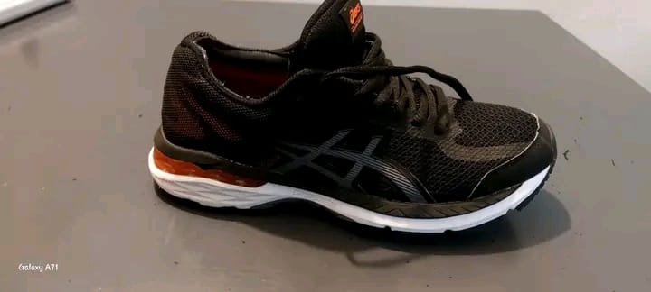 Mtumba rubber sports shoes