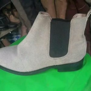 Flat Ankle Ladies' Boots for Kshs 1250
